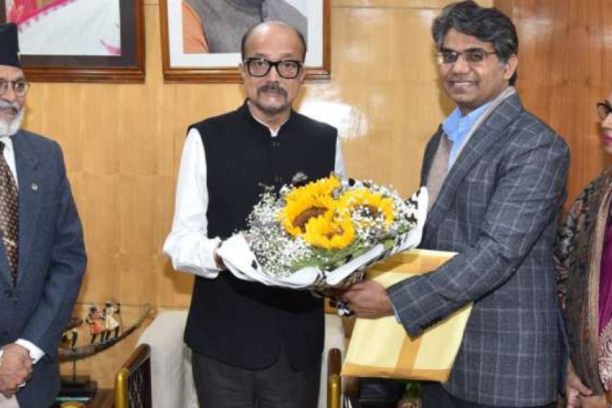 राज्यपाल-डेका-से-डॉ-सीव्ही.-रमन-विश्वविद्यालय-के-कुलाधिपति-ने-भेंट-की