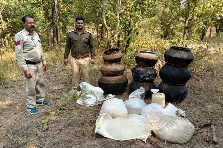 रायपुर-:-300-लीटर-महुआ-शराब-व-3600-किलो-लाहन-जब्त
