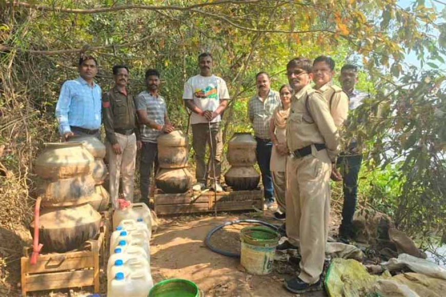 नशे-के-खिलाफ-सख्त-गरियाबंद-की-आबकारी-टीम-ने-पकड़ी-महुआ-से-बन-रही-अवैध-शराब