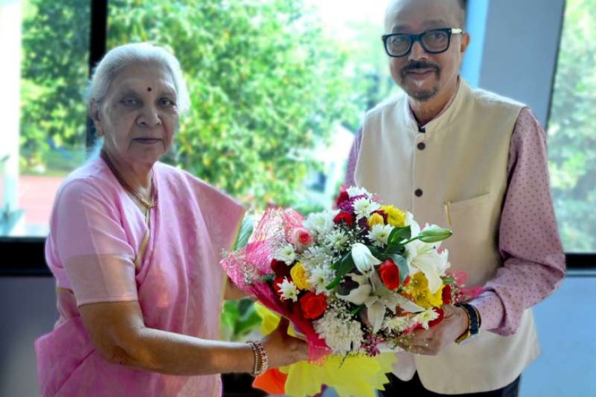 राज्यपाल-डेका-से-आज-उत्तर-प्रदेश-की-राज्यपाल-पटेल-ने-की-सौजन्य-भेंट