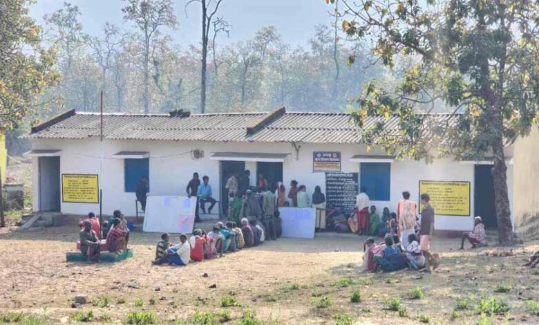 बस्तर में पंचायत चुनाव के दूसरे चरण का मतदान जारी, ग्राम सरकार चुनने ग्रामीणों में दिख रहा जबरदस्
