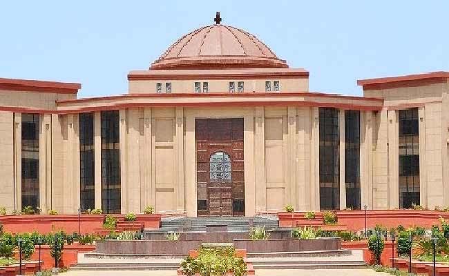 शराब घोटाला मामला : निलंबित अफसर अरुणपति त्रिपाठी की क्रिमिनल रिवीजन पर हाईकोर्ट ने मांगा जवाब