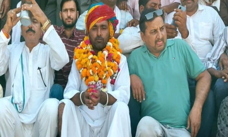 चीतों-को-पानी-पिलाने-वाले-ड्राइवर-सत्यनारायण-गुर्जर-को-फिर-से-नौकरी-मिली