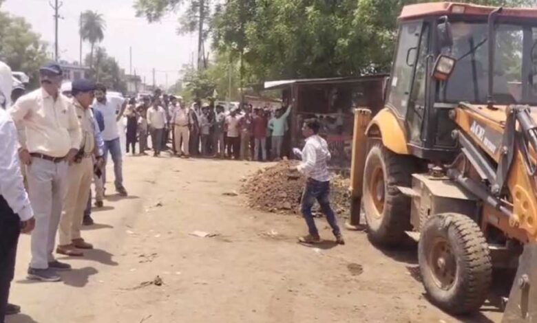 ग्वालियर-के-राम-जानकी-मंदिर-की-दो-बीघा-जमीन-को-प्रशासन-ने-अतिक्रमण-मुक्त-कराया