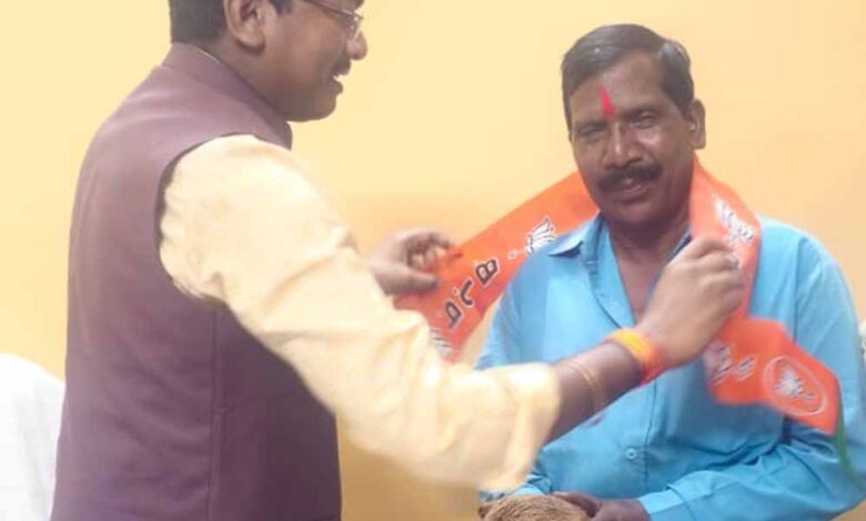 पूर्व-कृषि-विस्तार-अधिकारी-ने-ग्रहण-की-भाजपा-की-सदस्यता