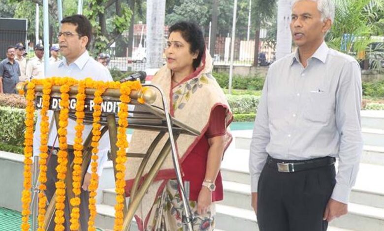 मंत्रालय-में-हुआ-राष्ट्र-गीत-“वंदे-मातरम”-एवं-राष्ट्र-गान-का-सामूहिक-गायन