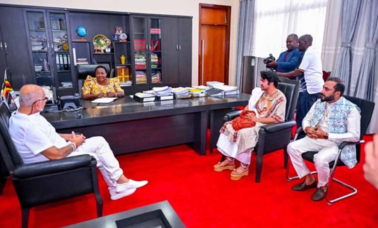 युगांडा-की-pm-से-मिले-धीरेंद्र-कृष्ण-शास्त्री,-बागेश्वर-धाम-मठ-बनाने-का-रखा-प्रस्ताव