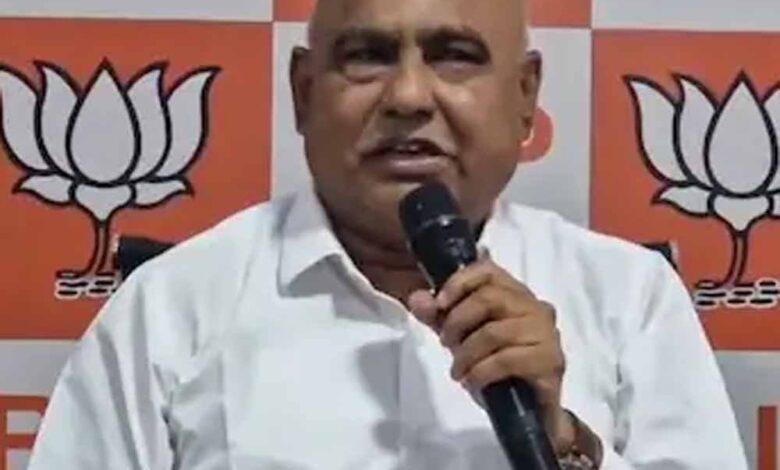mp-भाजपा-अध्यक्ष-हेमंत-खंडेलवाल-की-रोड-शो-में-हादसा:-जीप-के-गेट-में-ऊंगली-फंसने-से-चक्कर-आने-लगे