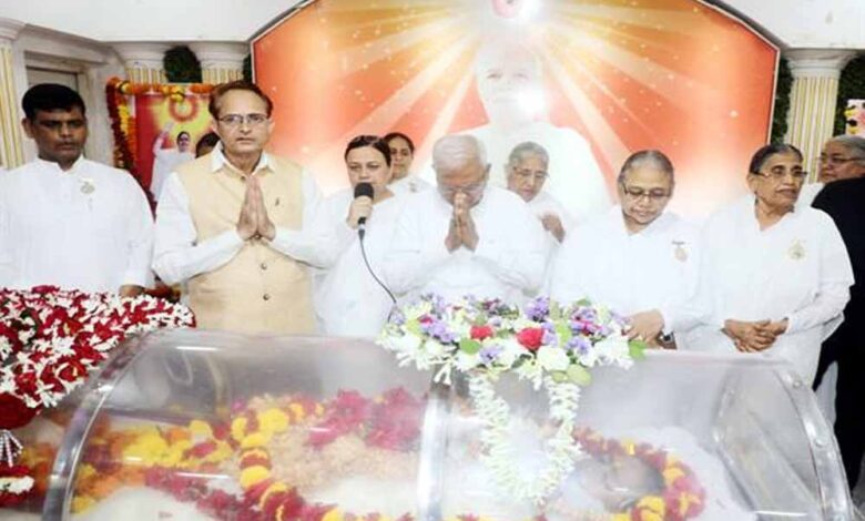 राज्यपाल-मंगुभाई-पटेल-ने-ब्रम्हाकुमारी-अवधेश-दीदी-के-अंतिम-दर्शन-किये