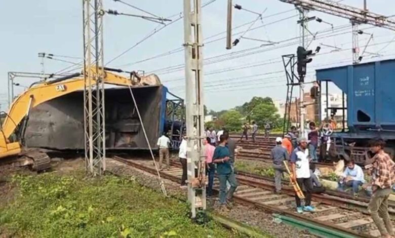 mp-हादसा:-कोतमा-रेलवे-स्टेशन-पर-मालगाड़ी-की-बोगियां-पलटी,-पटरी-से-उतरीं-चार-बोगियां!