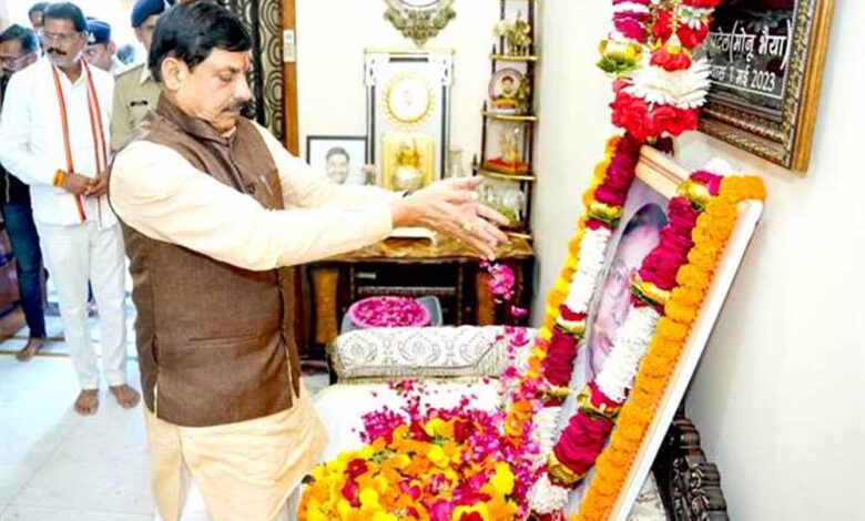मुख्यमंत्री-डॉ.-यादव-ने-गोटेगांव-पहुंचकर-मंत्री-पटेल-की-माताजी-के-निधन-पर-दी-श्रद्धांजलि