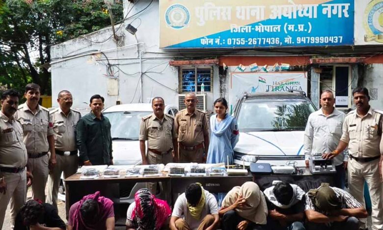 थाना-अयोध्यानगर-जोन-2-पुलिस-की-आनलाइन-क्रिकेट-सट्टा-गिरोह-पर-बडी-कार्यवाही,-नगदी-सहित-लगभग-50-लाख-रुपये-का-मसरुका-जब्त