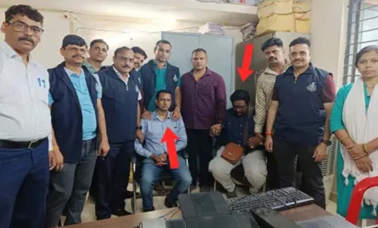 इंदौर:-40,000-की-रिश्वत-लेते-सहायक-राजस्व-अधिकारी-और-प्रभारी-बिल-कलेक्टर-रंगे-हाथों-पकड़ाए