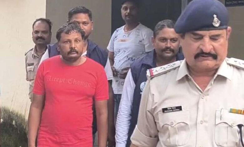 इसाफ-बैंक-डकैती-केस-में-बड़ी-कामयाबी:-11वां-आरोपी-गिरफ्तार,-जंगल-के-रास्ते-पहुंचाया-था-दमोह