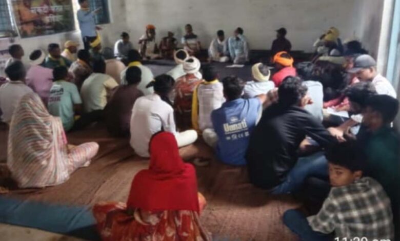 ग्राम-सभा-में-नोडल-अधिकारी-की-अनुपस्थिति-से-ग्रामीणों-में-आक्रोश