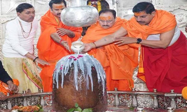 केंद्रीय-स्‍वास्‍थ्‍य-मंत्री-नड्डा-और-मुख्यमंत्री-डॉ.-यादव-ने-किया-भगवान-महाकाल-का-अभिषेक