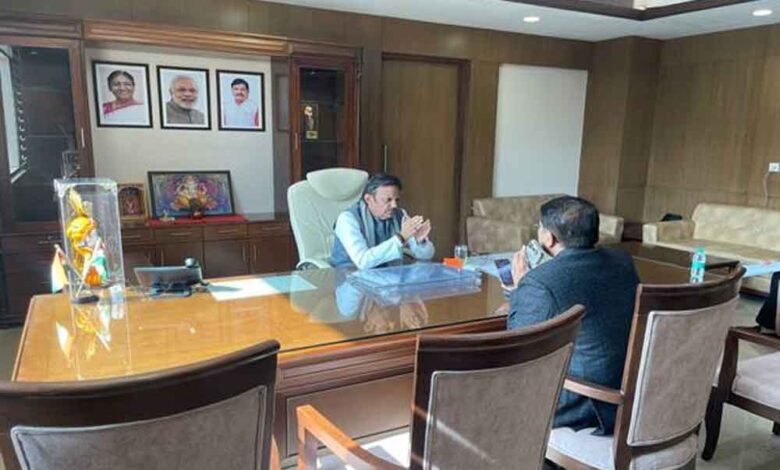 स्वास्थ्य विभाग के अग्रेषित विषयों पर प्राथमिकता से करें कार्यवाही : उप मुख्यमंत्री शुक्ल