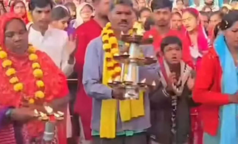 मंडला में 15 ईसाई लोगों की घर वापसी, पूजा-पाठ के बाद अपनाया हिंदू धर्म