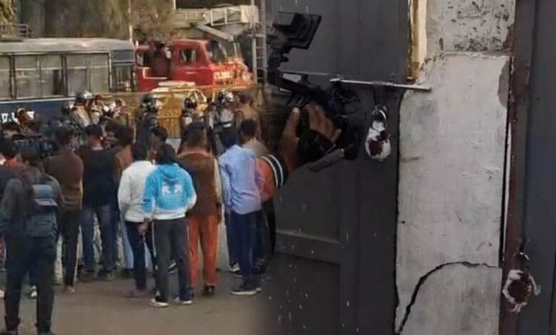 भोपाल में पुलिस मुख्यालय के सामने मांस से भरा ट्रक पकड़ा, स्लाटर हाउस सील करने की मांग