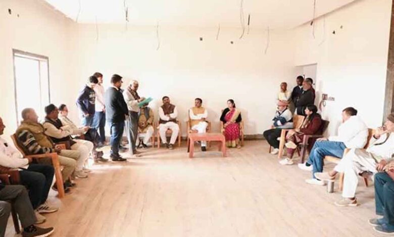 निर्माण कार्यों को तत्परता से पूरा कराएं : उप मुख्यमंत्री