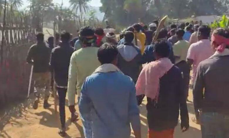 तराना में बजरंग दल कार्यकर्ता की पिटाई से तनाव, पथराव और तोड़फोड़ से इलाके में हंगामा