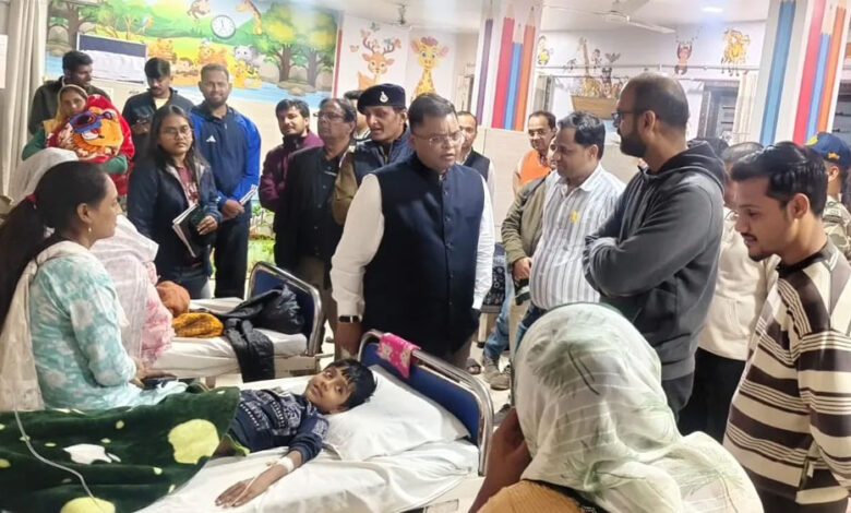इंदौर के महू में ‘जहरीला पानी’, 25 लोग बीमार, रात में दौड़ते हुए पहुंचे क्लेक्टर, अलर्ट जारी