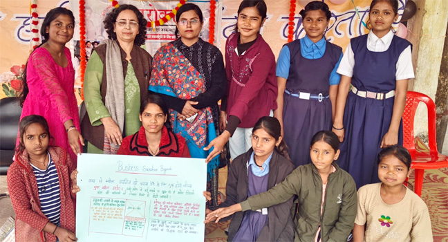राष्ट्रीय बालिका दिवस पर बच्चों ने निकाला ‘अपनी पसंद का अख़बार’, सपनों को बनाया सुर्खियां