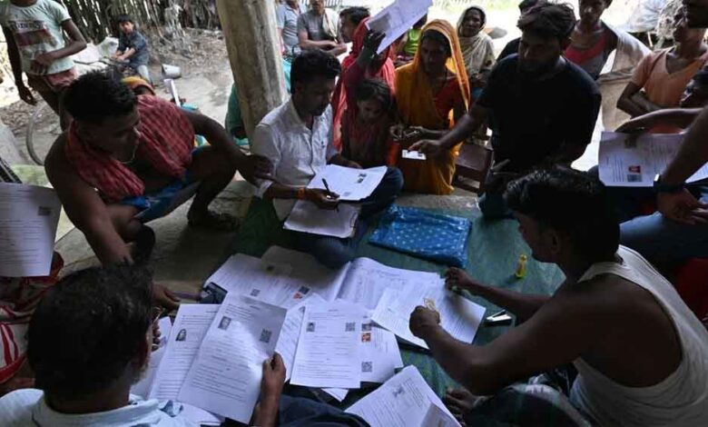 पिता से छोटा बेटा और 6 संतानों का रिकॉर्ड: 7 लाख मतदाताओं में मिली हैरान कर देने वाली गड़बड़ियाँ!