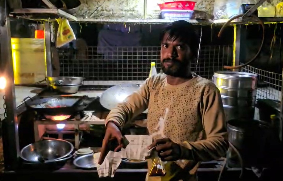 गोहद नगर पालिका में अवैध वसूली: मुख्यमंत्री के आदेशों की धज्जियां उड़ा रहे वेंडर, ठेलों से वसूला जा रहा दैनिक शुल्क