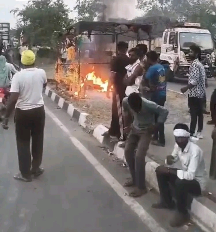 मध्य प्रदेश के परिवहन चेकपॉइंट्स पर बेलगाम उपद्रव: नीमच बॉर्डर पर ट्रक चालकों की गुंडागर्दी और आगजनी
