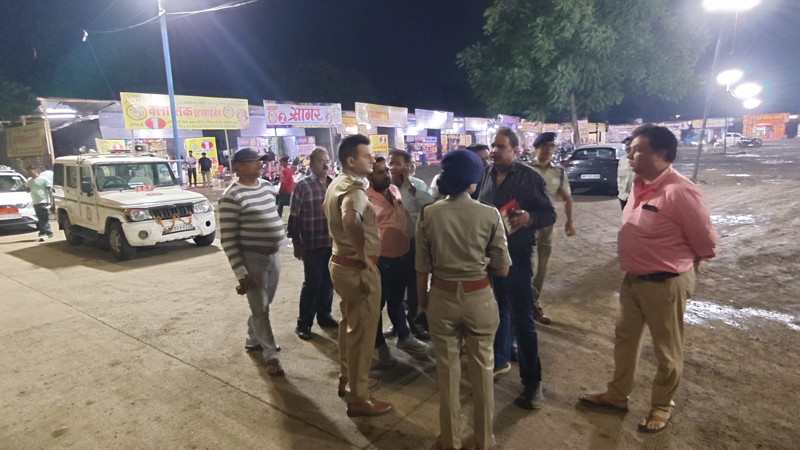त्योहारी सीजन से पहले इंदौर के राजेंद्र नगर पटाखा मार्केट में औचक निरीक्षण, सुरक्षा मानकों की जांच