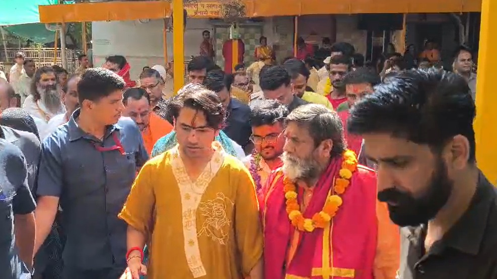 बागेश्वर बाबा का बड़ा बयान: ‘हिंदुओं को मुसलमानों और ईसाइयों से नहीं, हिंदुओं से ही ज्यादा खतरा’