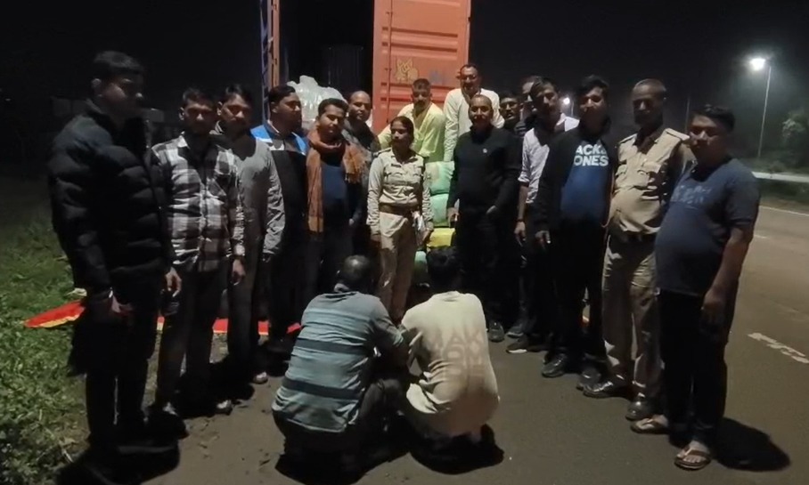 जबलपुर में 871 किलो गांजा जब्त, अंतरराष्ट्रीय बाजार में कीमत 4 करोड़ रुपये से अधिक; दो आरोपी गिरफ्तार