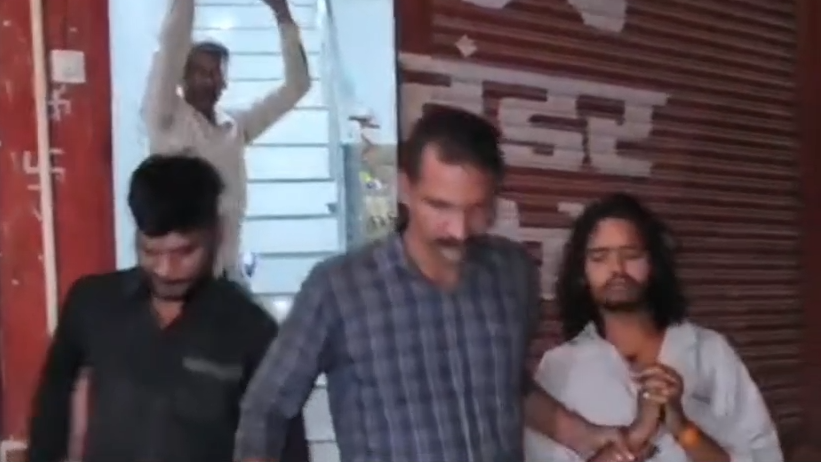 ग्वालियर के डबरा में स्पा सेंटर पर पुलिस की दबिश, दो युवक हिरासत में; नाबालिग लड़की भी मिली