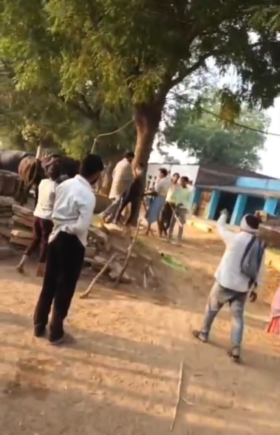 मुरैना में बिजली का तार डालने को लेकर विवाद, पिता-पुत्र पर लाठियों से हमला; 4 आरोपियों पर केस दर्ज