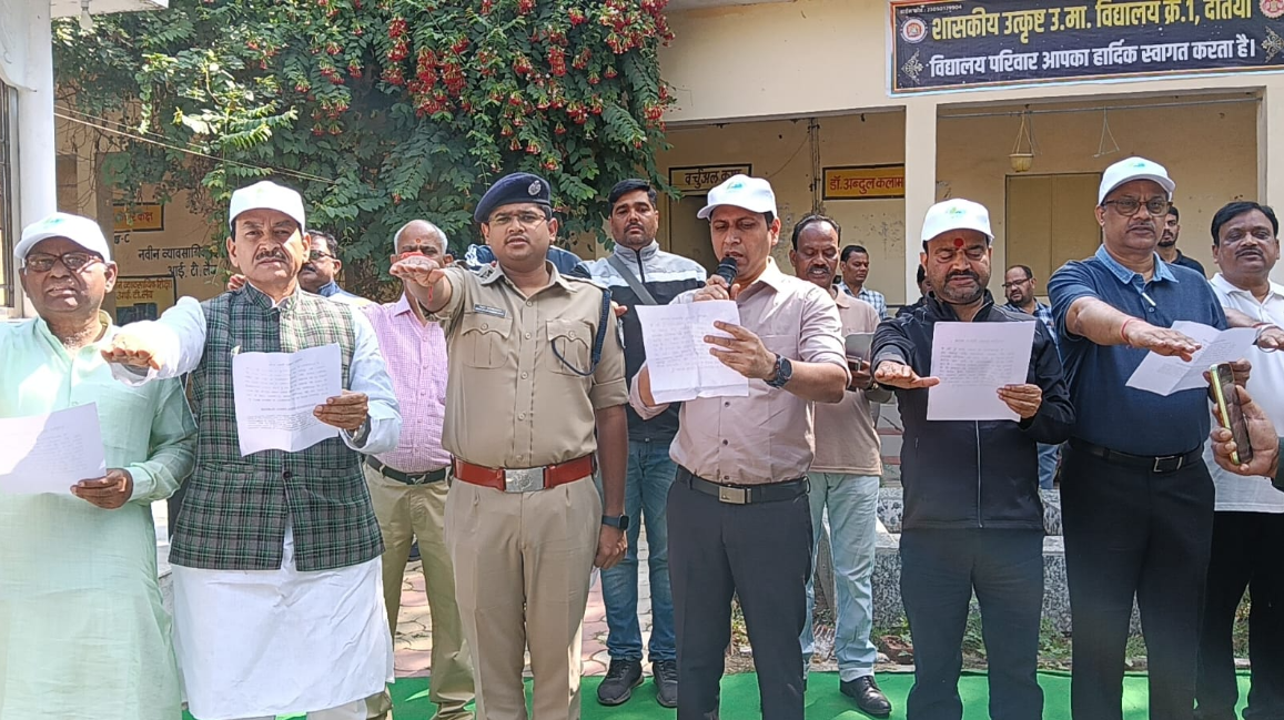 दतिया में रन फॉर यूनिटी का आयोजन, राष्ट्रीय एकता के संदेश के साथ दौड़े सैकड़ों लोग