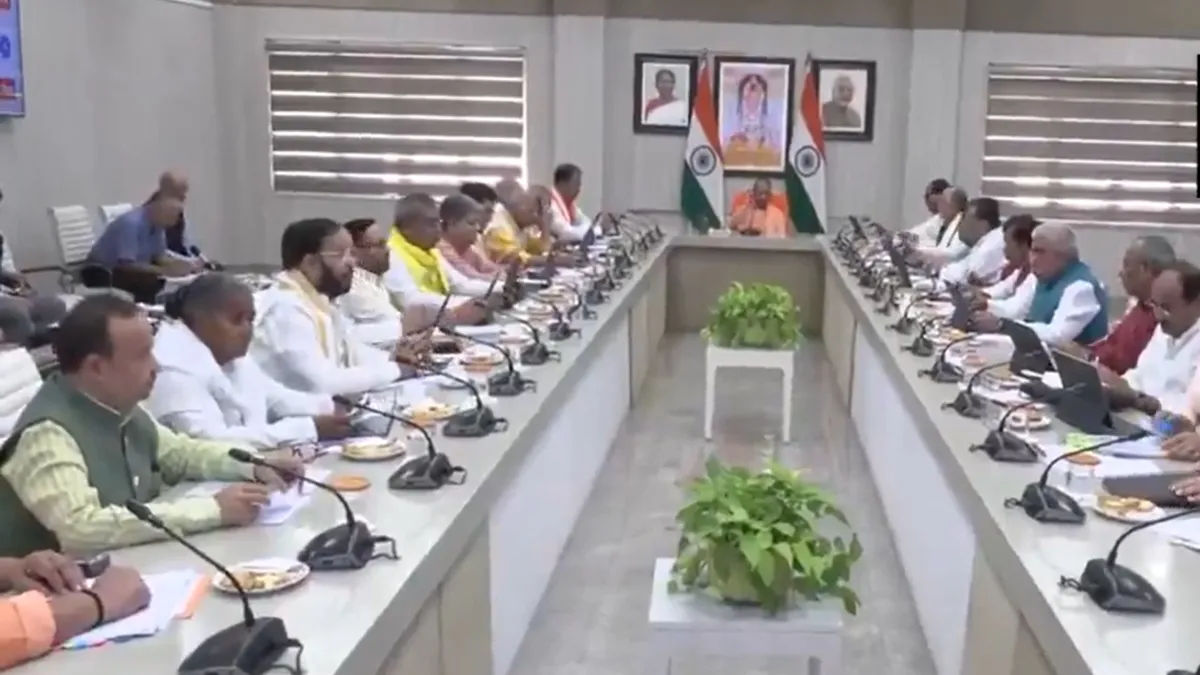 योगी कैबिनेट के बड़े फैसले: हाईकोर्ट अधिकारियों के लिए 845 आवास, शिक्षणेत्तर कर्मचारियों को कैशलेस इलाज