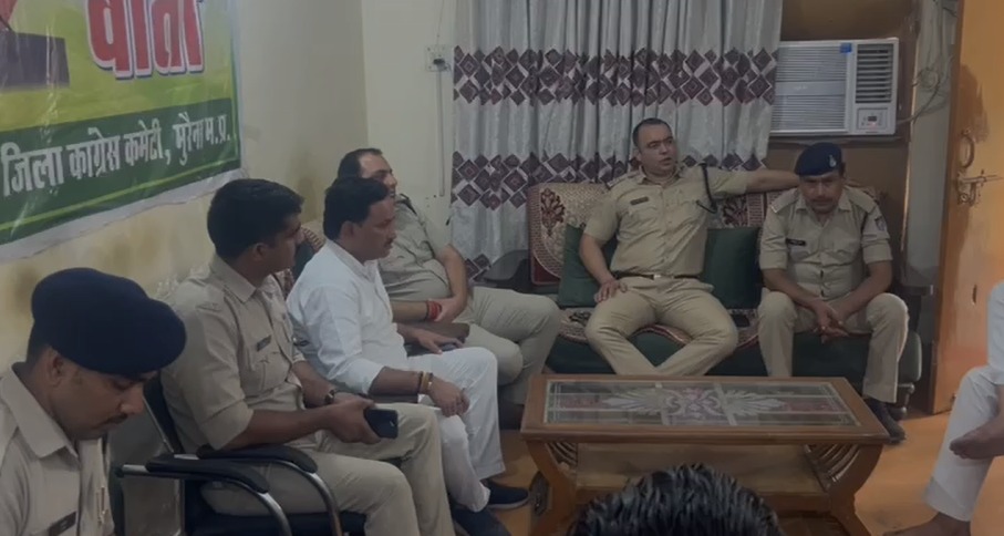 सीएम मोहन यादव के दौरे से पहले मुरैना में सियासी घमासान, कांग्रेस के दोनों जिला अध्यक्ष नजरबंद
